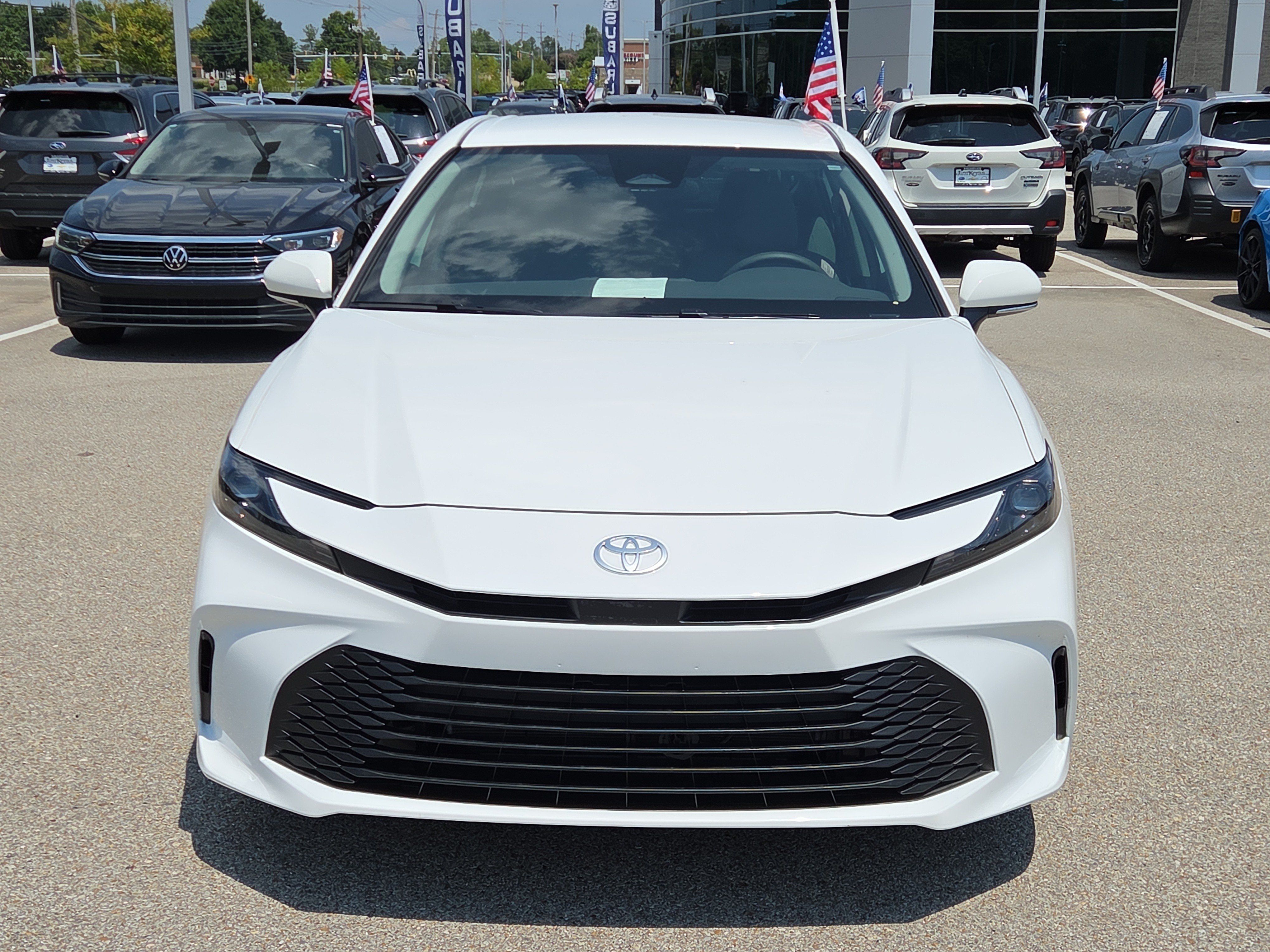 Used 2025 Toyota Camry LE FWD image 8