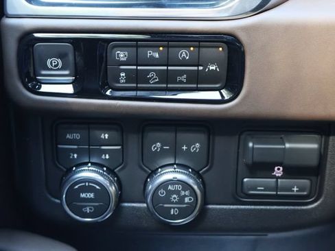 New 2026 GMC Yukon Denali Ultimate w/ LPO, Floor Liner Package AWD/4WD image 18