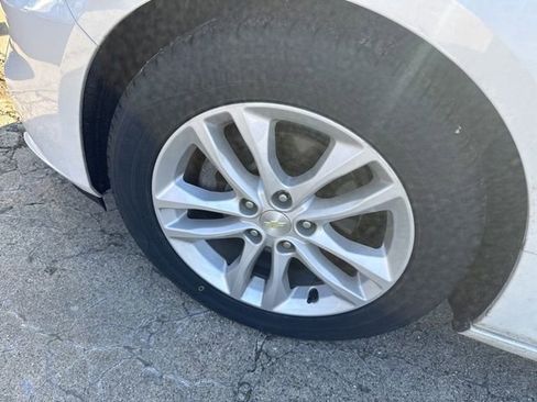 Used 2017 Chevrolet Malibu LT image 13