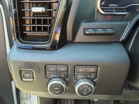 Used 2024 GMC Sierra 1500 AT4 w/ Technology Package AWD/4WD image 14