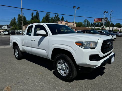 Used 2017 Toyota Tacoma SR RWD image 3