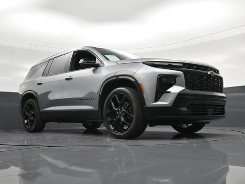 Used 2024 Chevrolet Traverse RS FWD image 31