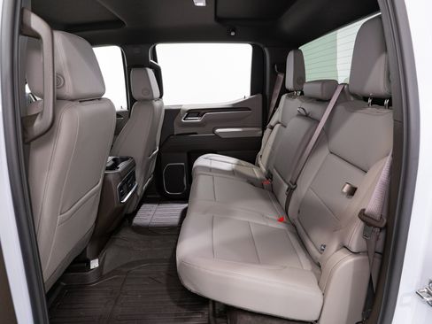 Used 2026 GMC Sierra 1500 SLT AWD/4WD image 32