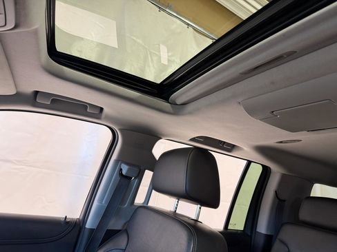 Used 2015 Chevrolet Suburban LT image 29