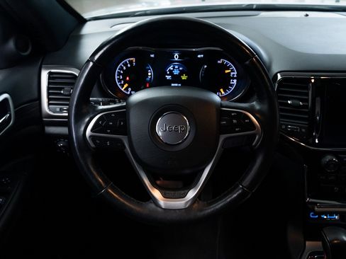 Used 2022 Jeep Grand Cherokee Laredo X image 12