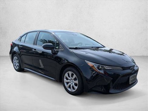Used 2020 Toyota Corolla LE image 3