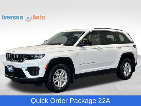Used 2022 Jeep Grand Cherokee Laredo w/ Luxury Tech Group I AWD/4WD image 5
