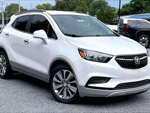 Used 2020 Buick Encore Preferred FWD image 2