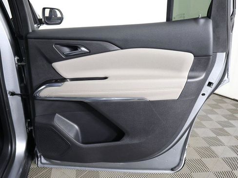 Used 2025 Chevrolet Traverse LT image 27