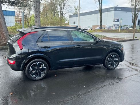 Used 2023 Kia Niro Wind w/ Wind Preserve Package FWD image 4