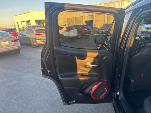 Used 2019 Jeep Renegade Trailhawk w/ LED Lighting Group image 26