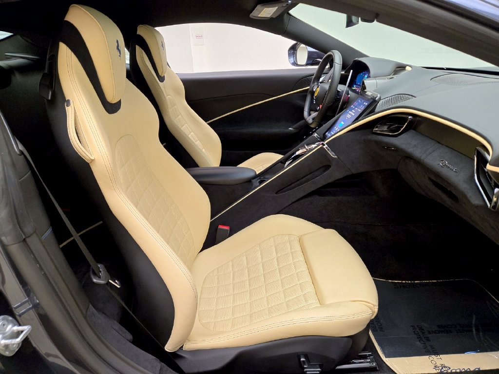 Used 2021 Ferrari Roma RWD image 25