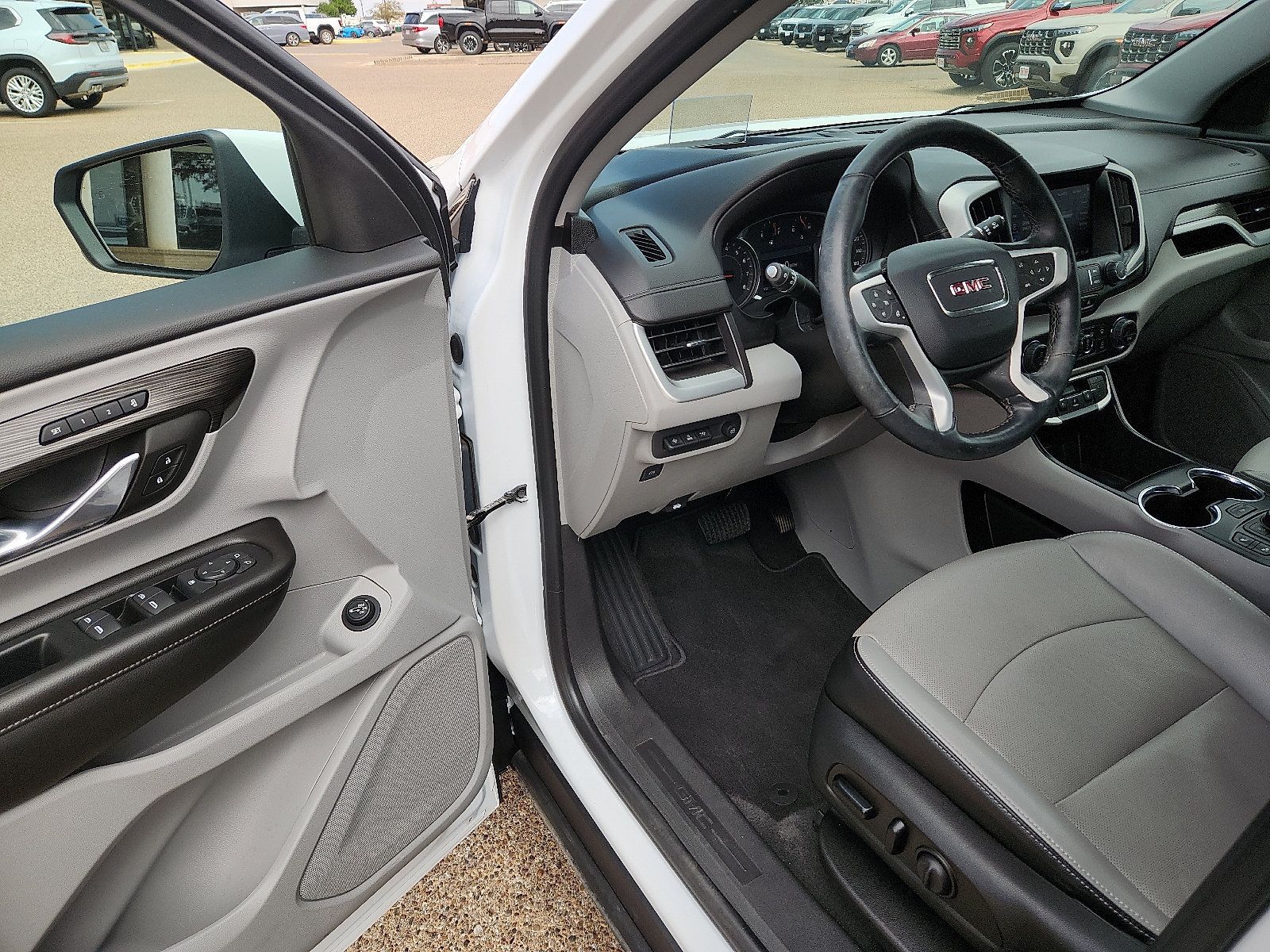 Used 2023 GMC Terrain SLT w/ Tech Package FWD image 14