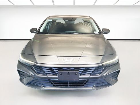 Used 2024 Hyundai Elantra SEL FWD image 2
