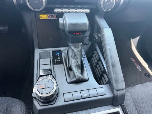 Used 2025 Toyota 4Runner TRD Off-Road image 18