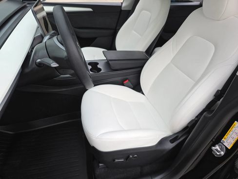 Used 2024 Tesla Model Y Performance AWD/4WD image 16