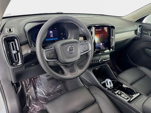 Used 2024 Volvo XC40 B5 Ultimate w/ Protection Package Premier image 10