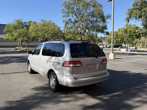 Used 2002 Toyota Sienna XLE FWD image 3