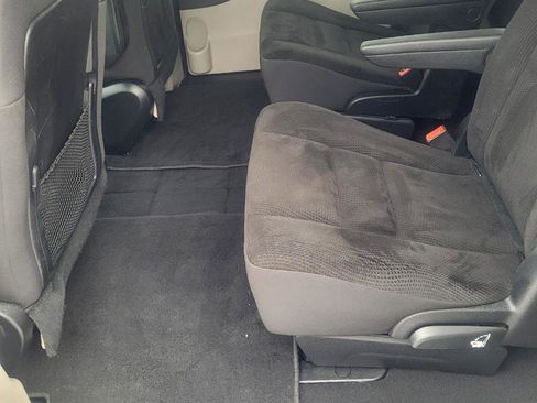 Used 2019 Dodge Grand Caravan SE w/ UConnect Hands-Free Group image 25