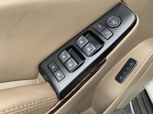 Used 2020 GMC Yukon SLT w/ Open Road Package AWD/4WD image 19