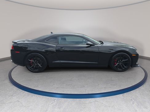 Used 2015 Chevrolet Camaro SS w/ SS Performance Package RWD image 4
