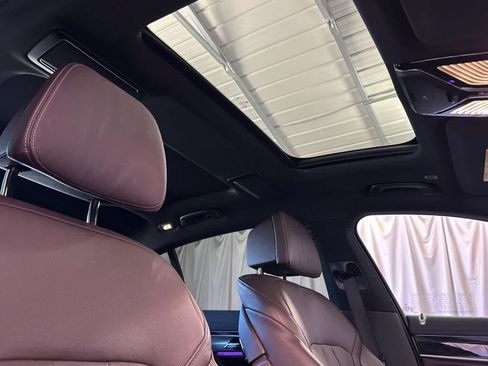 Used 2022 BMW 740i w/ M Sport Package RWD image 18