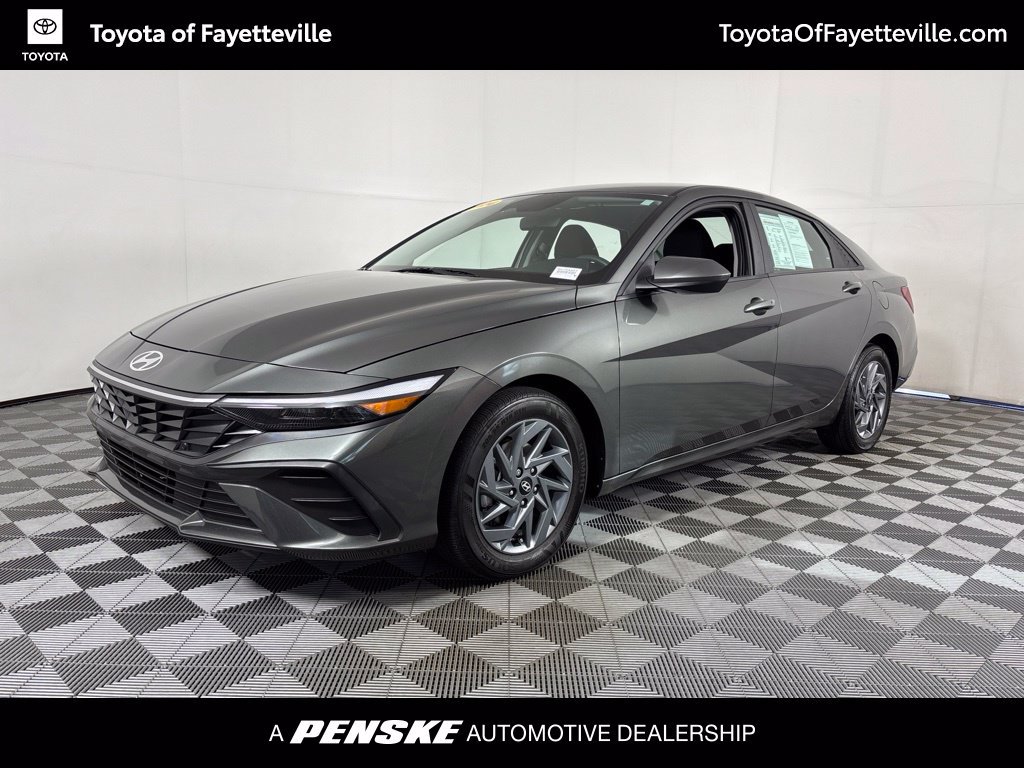 Used 2024 Hyundai Elantra SEL FWD image 1