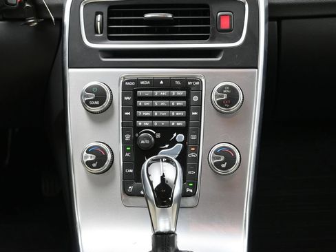 Used 2018 Volvo S60 T5 Dynamic w/ Vision Package FWD image 19