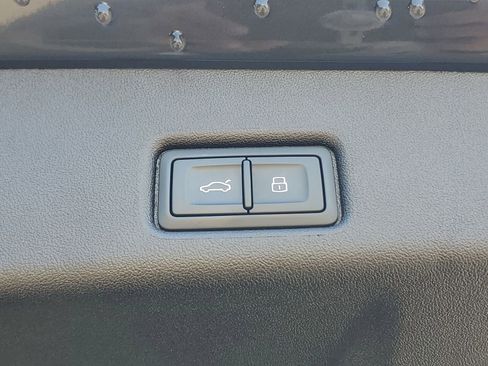 Used 2025 Audi Q5 Premium w/ Convenience Package image 9