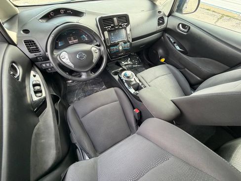 Used 2017 Nissan Leaf SV w/ Premium Package FWD image 11