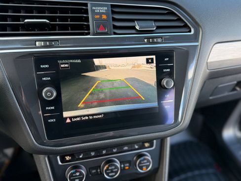 Used 2020 Volkswagen Tiguan SE image 21