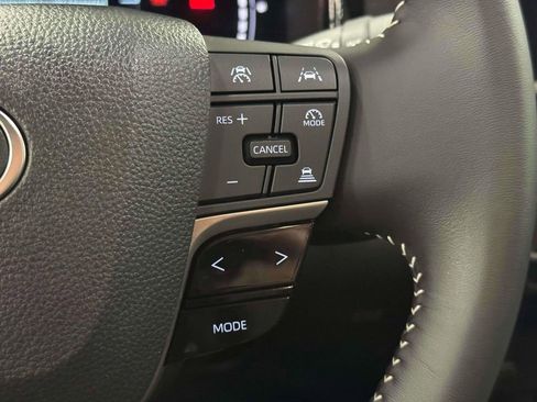 Used 2025 Toyota Camry SE image 22