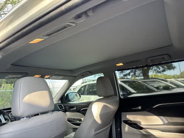 Used 2015 Toyota Highlander Limited Platinum FWD image 17