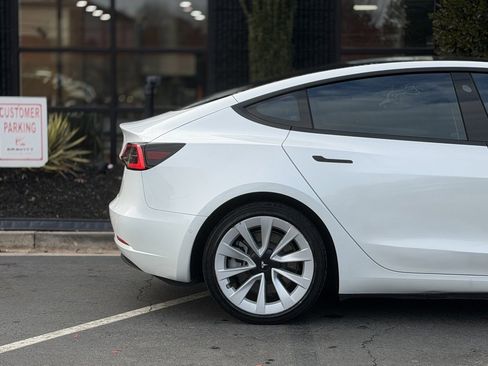 Used 2022 Tesla Model 3 Standard Range image 22