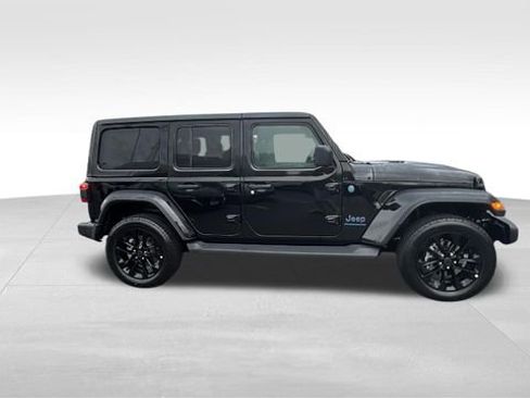 Used 2025 Jeep Wrangler Unlimited Sahara image 32