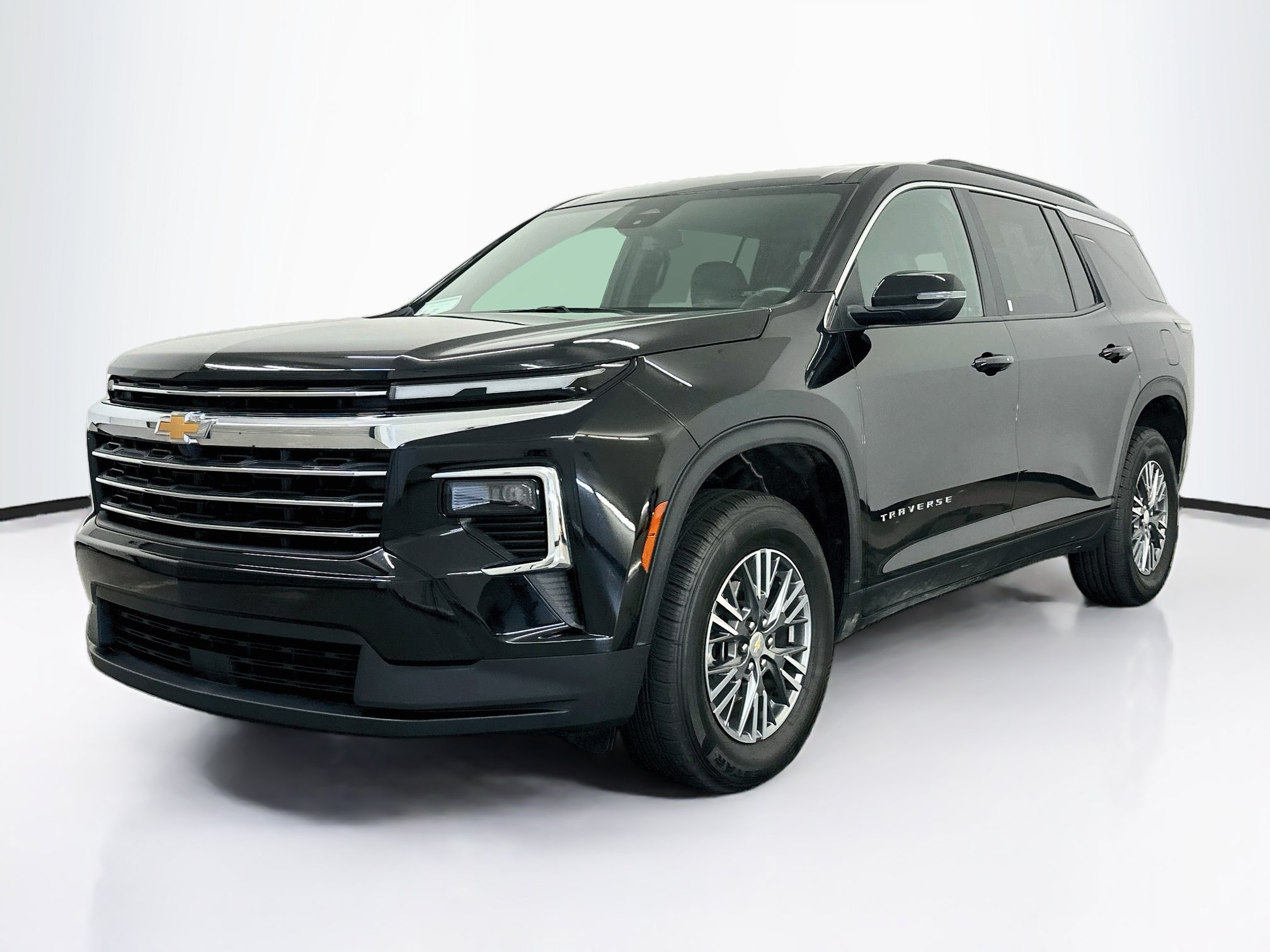 Used 2025 Chevrolet Traverse LT AWD/4WD image 3