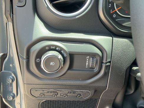 New 2026 Jeep Wrangler Unlimited Sahara w/ Safety Group AWD/4WD image 20