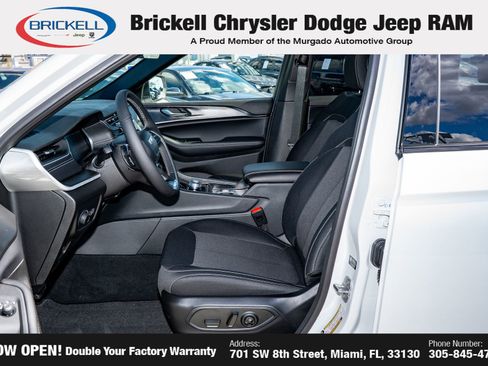 New 2025 Jeep Grand Cherokee Laredo X w/ Luxury Tech Group I image 16