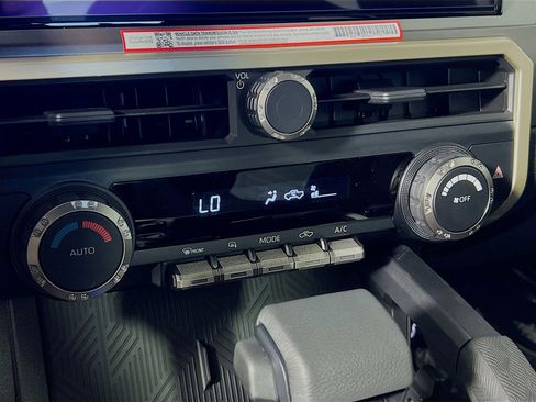 Used 2025 Toyota Tacoma TRD Off-Road image 27