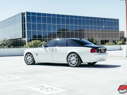 Used 2017 Rolls-Royce Ghost RWD image 59