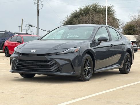 Used 2025 Toyota Camry LE image 3