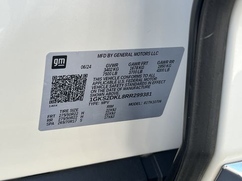 Used 2024 GMC Yukon Denali w/ Advanced Technology Package AWD/4WD image 37