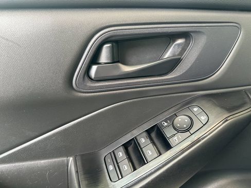 Used 2024 Nissan Rogue S FWD image 10