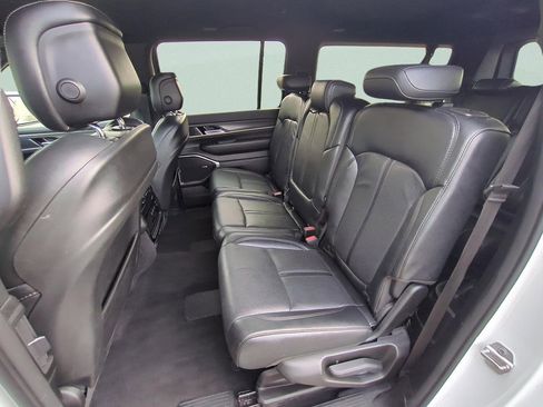 Used 2023 Jeep Wagoneer L Series II AWD/4WD image 10