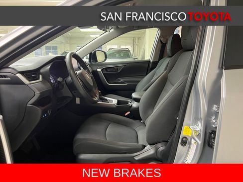 Used 2021 Toyota RAV4 LE image 11