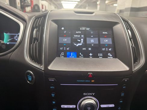 Used 2018 Ford Edge Titanium w/ Equipment Group 301A AWD/4WD image 22