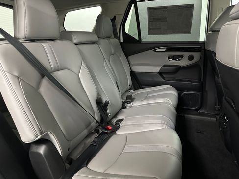 New 2025 Honda Pilot EX-L image 32