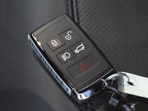 New 2025 Land Rover Defender 110 X-Dynamic SE image 42