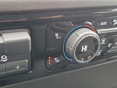 Used 2025 Chevrolet Silverado 1500 LT image 11