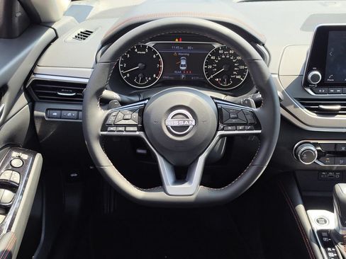 Certified 2025 Nissan Altima 2.5 SR FWD image 19
